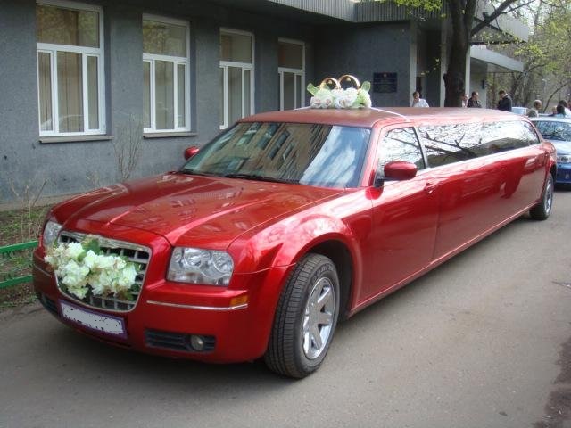 Chrysler 300c красный